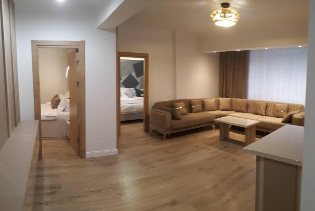 Elegant Suite - Titan Park Bukarest Eksteriør billede