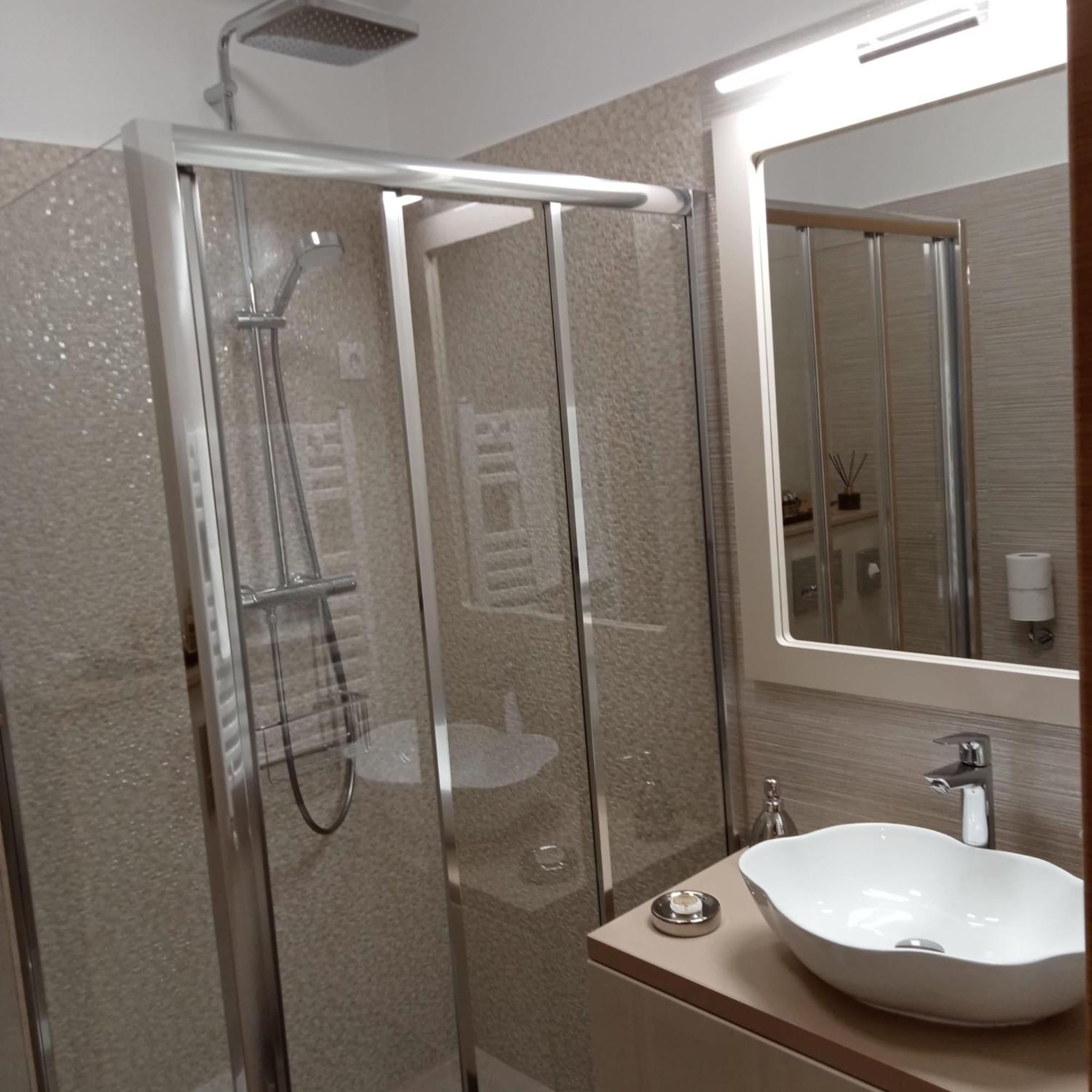 Elegant Suite - Titan Park Bukarest Eksteriør billede