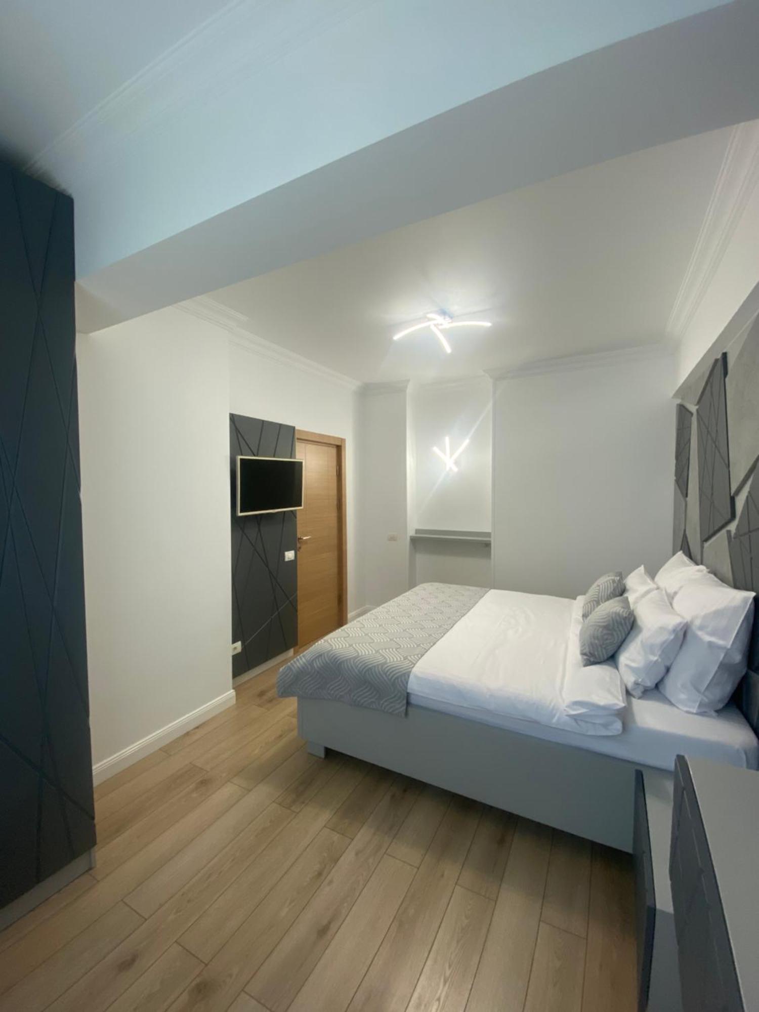 Elegant Suite - Titan Park Bukarest Eksteriør billede
