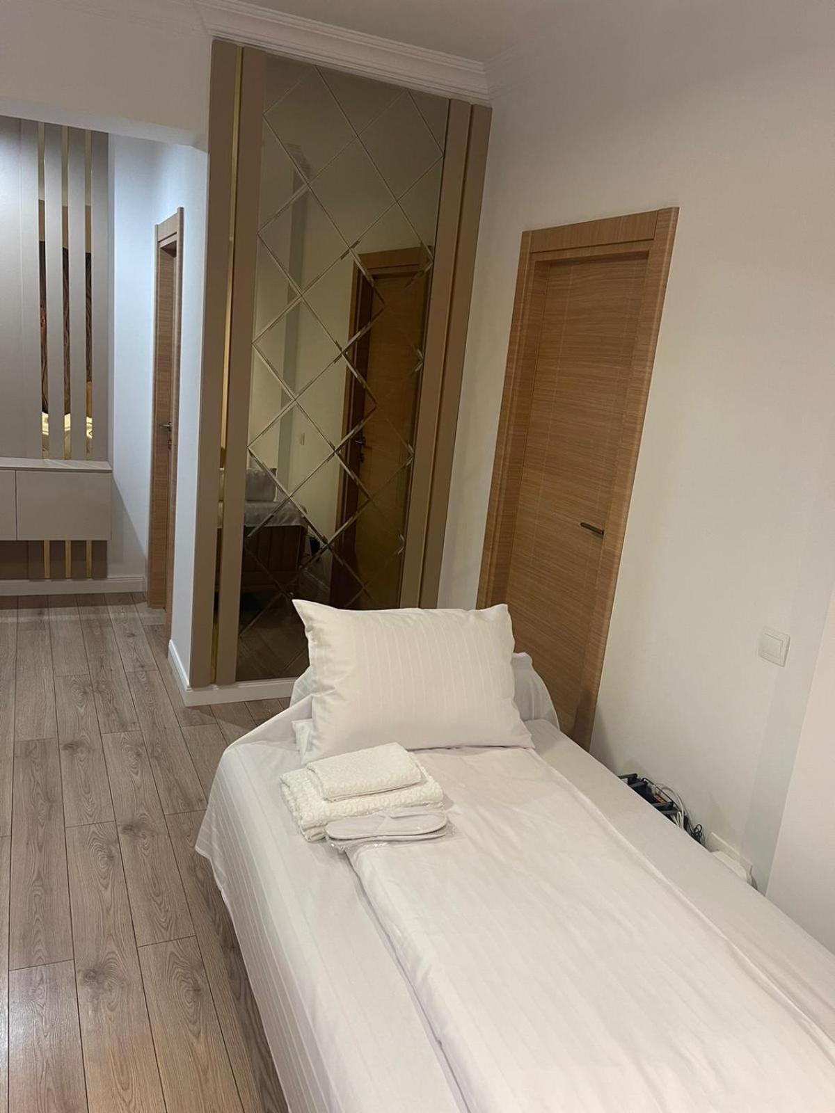 Elegant Suite - Titan Park Bukarest Eksteriør billede